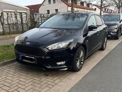 Gebraucht Ford Focus ST-Line 125 PS (91 kW) 2017 Schwarz Limousine