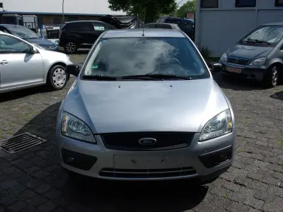Usata Ford Focus Sport 101 CV (74 kW) 2005 Argento Berlina