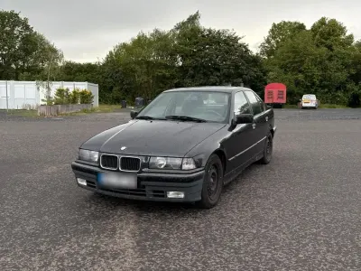 Gebraucht BMW 316 99 PS (72 kW) 1990 Schwarz Limousine