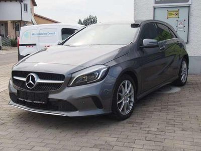 Gebraucht Mercedes A200 Urban 156 PS (114 kW) 2016 Mountaingrau  met. (metallic) Limousine