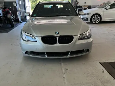 Gebraucht BMW 530 231 PS (169 kW) 2005 Silber Kombi