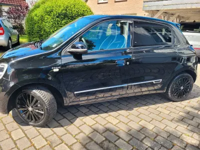 Używany Renault Twingo Urban Night 60 kW (82 KM) 2022 Czarny Hatchback