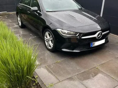Gebraucht Mercedes CLA180 Shooting Brake 116 PS (85 kW) 2023 Schwarz Kombi