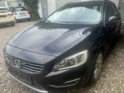 Gebraucht Volvo V60 Momentum 215 PS (158 kW) 2014 Schwarz Kombi