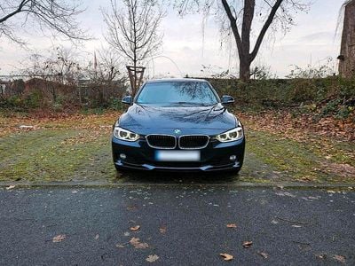Gebraucht BMW 320 184 PS (135 kW) 2013 Blau Limousine