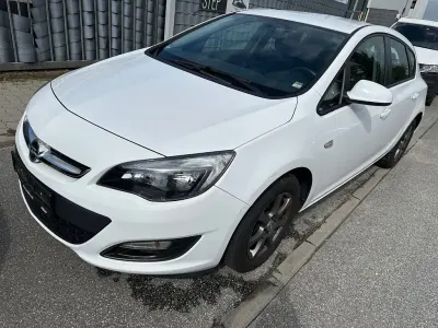 Gebraucht Opel Astra Selection 116 PS (85 kW) 2016 Weiß Limousine