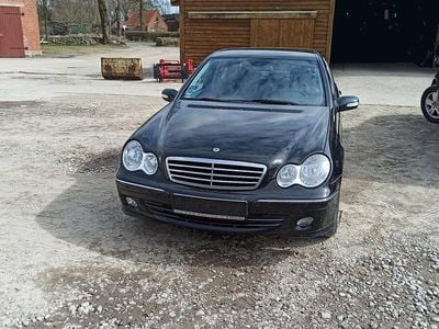 Second-hand Mercedes C200 Avantgarde 163 CP (119 kW) 2005 Negru Berlinǎ