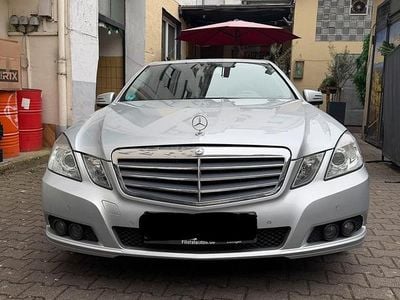 Gebraucht Mercedes E220 Elegance 170 PS (125 kW) 2009 Silber Limousine