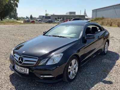 Gebraucht Mercedes E220 AMG 170 PS (125 kW) 2012 Schwarz Coupé