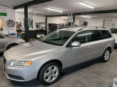 Gebraucht Volvo V70 145 PS (106 kW) 2009 Silver / metallic Kombi