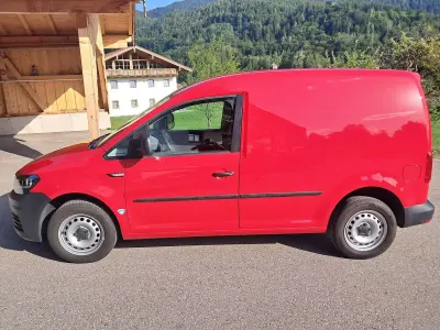 Gebraucht VW Caddy 75 PS (55 kW) 2019 Rot Van / Kleinbus