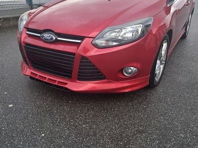 Gebraucht Ford Focus 150 PS (110 kW) 2012 Rot Limousine