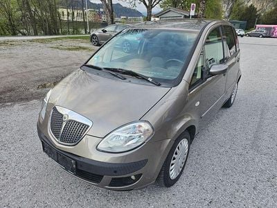 Second-hand Lancia Musa 90 CP (66 kW) 2006 Gri Monovolum