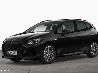 Gebraucht BMW 230e Active Tourer M Sport 326 PS (239 kW) 2022 Saphirschwarz Van / Kleinbus
