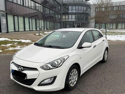 Weiß Gebraucht 2012 Hyundai i30 Limousine | 4.899 € (Etwas zu teuer)