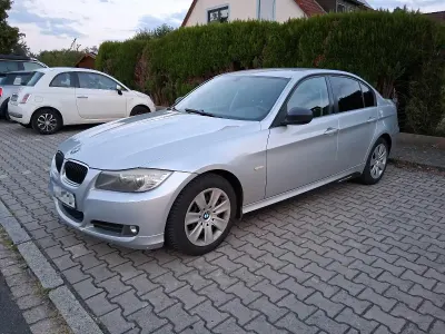 Gebraucht BMW 318 143 PS (105 kW) 2009 Silber Limousine