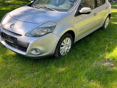 Gebraucht Renault Clio III 75 PS (55 kW) 2010 Silber Kleinwagen