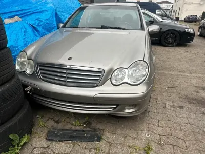 Gebraucht Mercedes C200 143 PS (105 kW) 2004 Silber Limousine