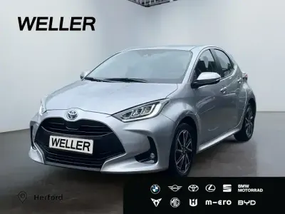 Gebraucht Toyota Yaris Hybrid Team 116 PS (85 kW) 2022 Silber Kleinwagen
