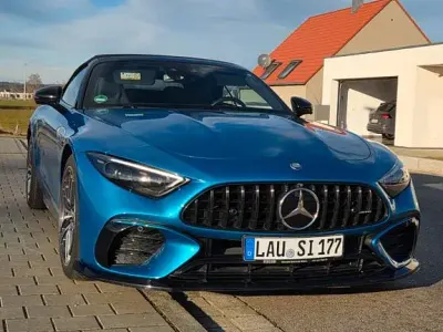 Gebraucht Mercedes SL43 AMG AMG 381 PS (280 kW) 2024 Blau Cabrio