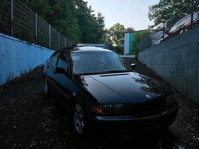 BMW 323