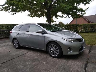 Silber Gebraucht 2013 Toyota Auris Hybrid Kombi | 10.400 € (Fairer Preis)