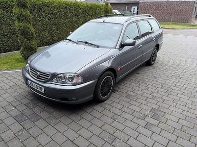 Gebraucht Toyota Avensis Style 129 PS (94 kW) 2002 Grau Kombi