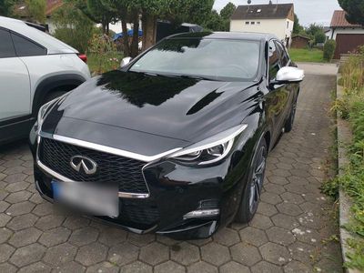 Infiniti Q30