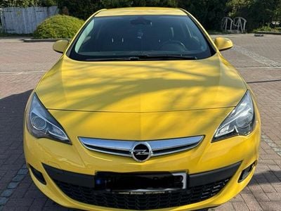 Gelb Gebraucht 2011 Opel Astra GTC Coupé | 4.999 € (Etwas zu teuer)