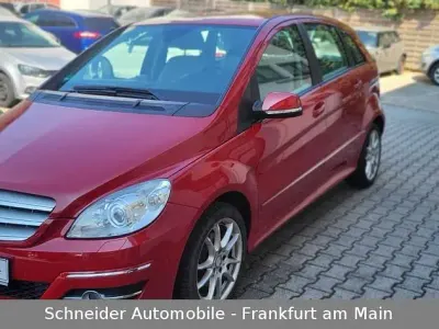 Gebraucht Mercedes B200 136 PS (100 kW) 2010 Rot Van / Kleinbus