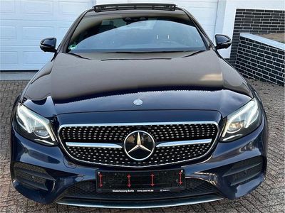Usata Mercedes E220 AMG line 194 CV (142 kW) 2017 Blu Berlina