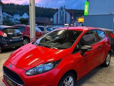 Gebraucht Ford Fiesta Ambiente 60 PS (44 kW) 2017 Rot Kleinwagen