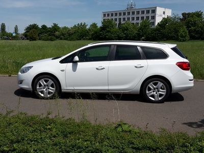 Gebraucht Opel Astra Design Edition 110 PS (80 kW) 2011 Weiß Kombi