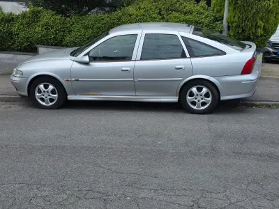 Gebraucht Opel Vectra Comfort 116 PS (85 kW) 2000 Silber Limousine