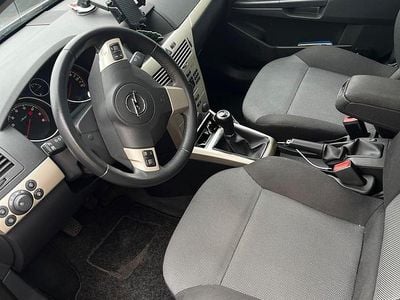 Usata Opel Astra 115 CV (84 kW) 2008 Andere farben Utilitaria