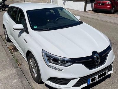 Weiß Gebraucht 2019 Renault Mégane IV Life Limousine | 11.500 € (Fairer Preis)