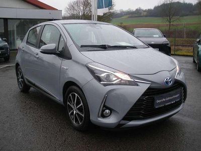 Gebraucht Toyota Yaris Hybrid Team 101 PS (74 kW) 2018 Grau Limousine