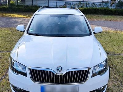 Usado Skoda Superb 140 HP (102 kW) 2014 Branco Carrinha