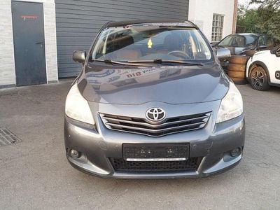 Gebraucht Toyota Verso Edition 147 PS (108 kW) 2011 Grau Van / Kleinbus