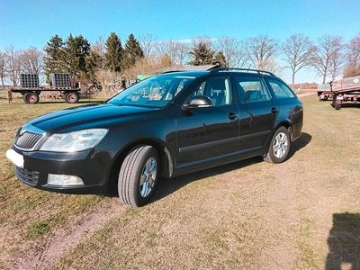 Gebraucht Skoda Octavia 105 PS (77 kW) 2011 Schwarz Kombi