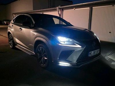 Silber Gebraucht 2018 Lexus NX300h Sport Line SUV | 29.999 €