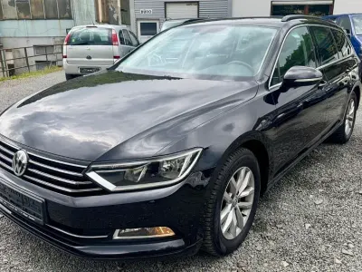 Gebraucht VW Passat Comfortline 120 PS (88 kW) 2018 Deep black perleffekt Kombi