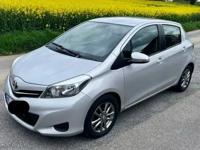 Gebraucht Toyota Yaris Edition 69 PS (50 kW) 2014 Silber Kleinwagen