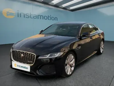 Używany Jaguar XF R-Dynamic 250 KM (183 kW) 2022 Czarny Sedan/Limuzyna