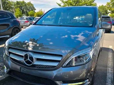 Gebraucht Mercedes B180 109 PS (80 kW) 2013 Grau Kleinwagen