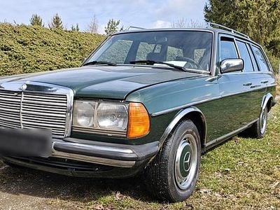 Gebraucht Mercedes 240 1985 Grün Kombi