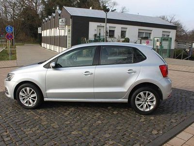 Gebraucht VW Polo Comfortline 75 PS (55 kW) 2015 Silber Limousine