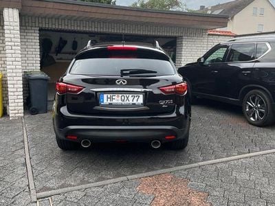 Infiniti QX70