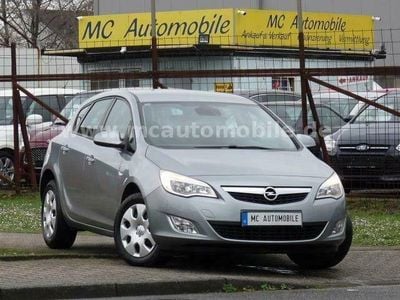 Gebraucht Opel Astra Edition 140 PS (102 kW) 2012 Silber metallic Limousine