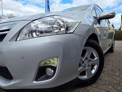 Gebraucht Toyota Auris Hybrid Life 99 PS (72 kW) 2011 Silber Limousine